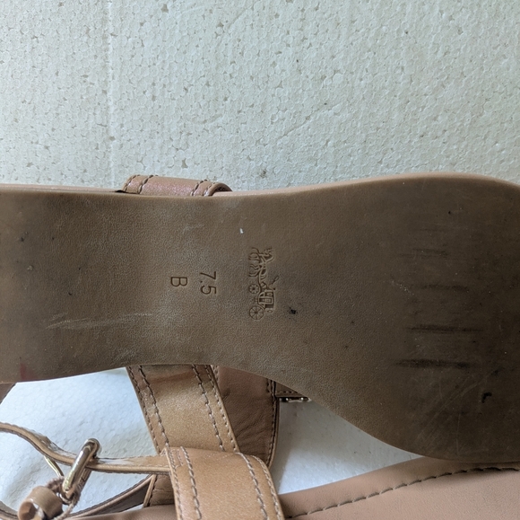 Coach Tan Patent Leather Thong Flat Sandals Size 7.5B - Picture 5 of 8